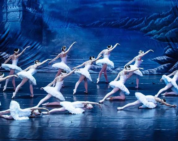 Swan Lake - Grand Classic Ballet, Music & Stage, Berlin | Discover ...